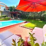 Suburbia - Pool - Hot Tub - Bbq - Parking *