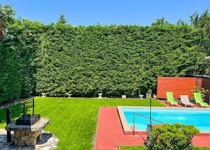 Suburbia - Pool - Hot Tub - Bbq - Parking * בודפשט