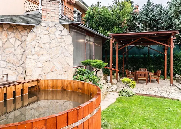 Suburbia - Pool - Hot Tub - Bbq - Parking וילה