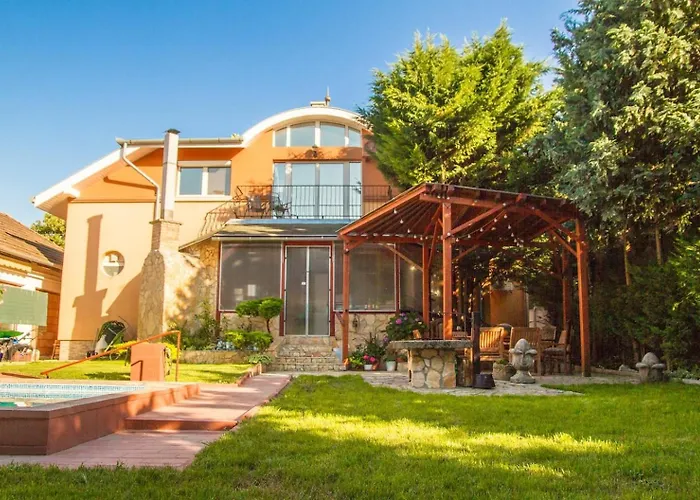 Suburbia - Pool - Hot Tub - Bbq - Parking וילה