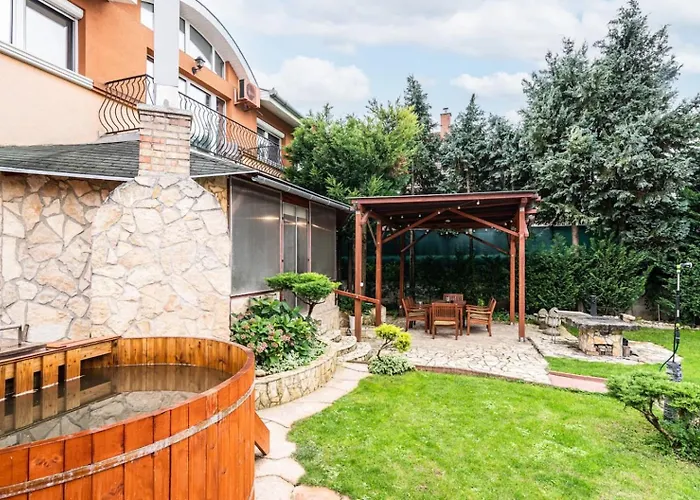 וילה Suburbia - Pool - Hot Tub - Bbq - Parking *