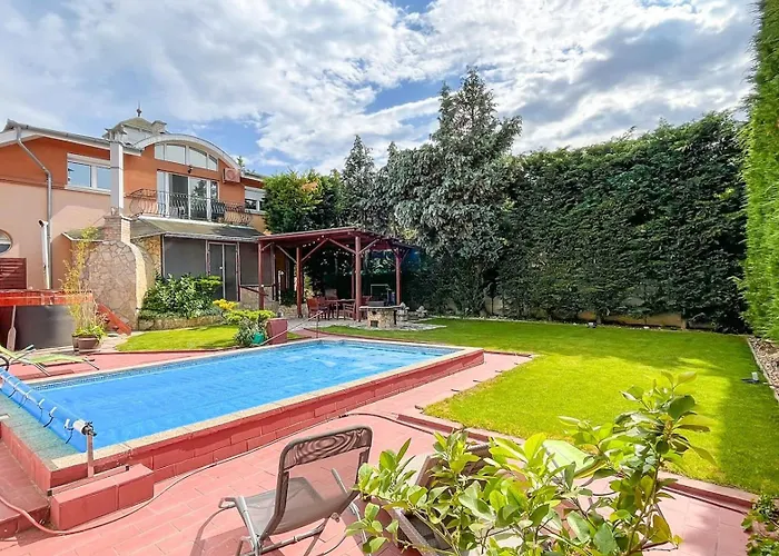 Suburbia - Pool - Hot Tub - Bbq - Parking * בודפשט