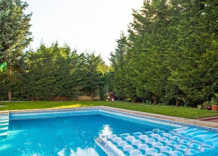 וילה Suburbia - Pool - Hot Tub - Bbq - Parking *