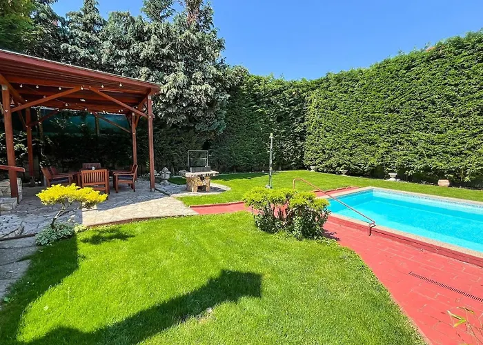 וילה Suburbia - Pool - Hot Tub - Bbq - Parking