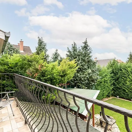 Suburbia - Pool - Hot Tub - Bbq - Parking