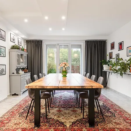 Suburbia - Pool - Hot Tub - Bbq - Parking Budapest