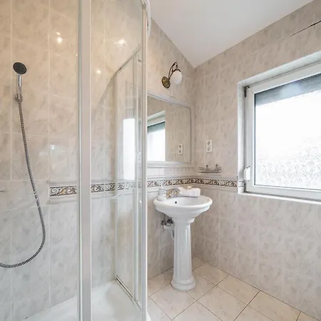 Villa Suburbia - Pool - Hot Tub - Bbq - Parking Budapest