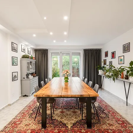 Suburbia - Pool - Hot Tub - Bbq - Parking *