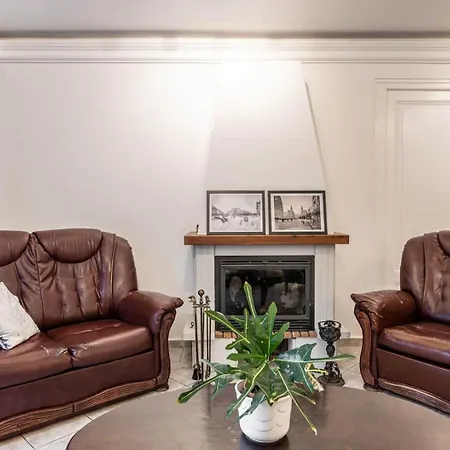 Suburbia - Pool - Hot Tub - Bbq - Parking Villa