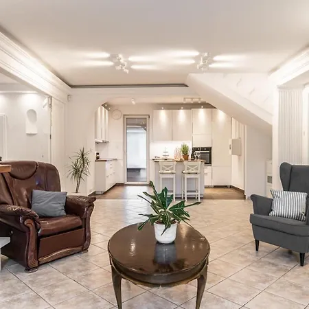 Villa Suburbia Budapest - Pool - Bbq - Parking فيلة