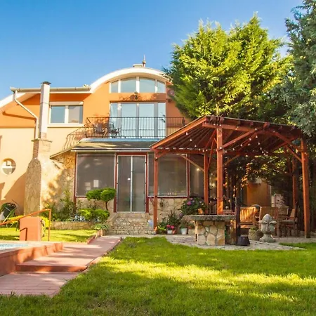 Suburbia - Pool - Hot Tub - Bbq - Parking Villa