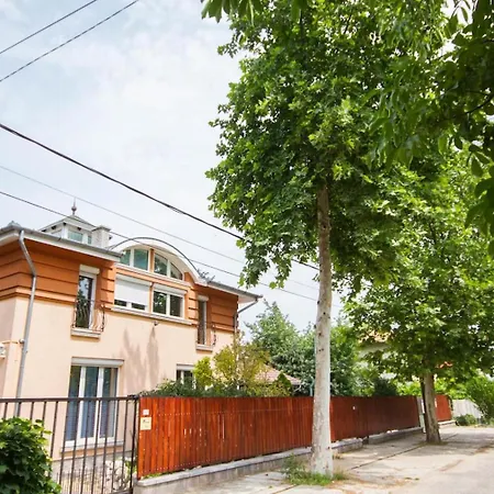 Suburbia - Pool - Hot Tub - Bbq - Parking Villa Budapest