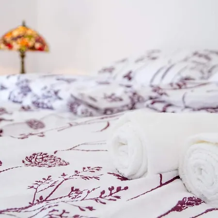 Suburbia - Pool - Hot Tub - Bbq - Parking Villa Budapest