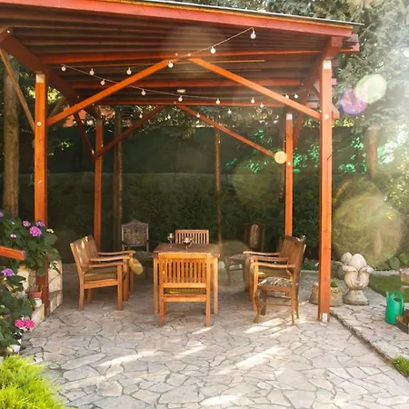 Villa Suburbia - Pool - Hot Tub - Bbq - Parking Budapest