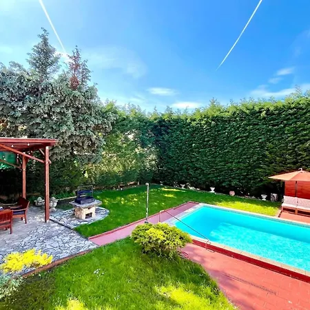Villa Suburbia Budapest - Pool - Bbq - Parking بودابست