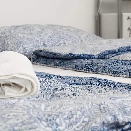 Suburbia - Pool - Hot Tub - Bbq - Parking