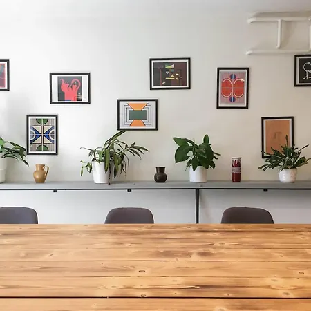 Villa Suburbia - Pool - Hot Tub - Bbq - Parking