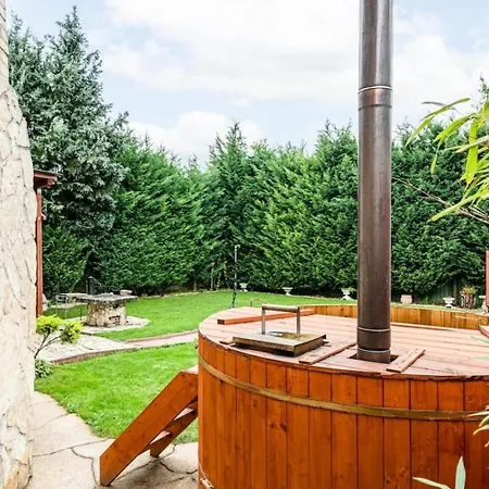 Villa Suburbia - Pool - Hot Tub - Bbq - Parking Budapest