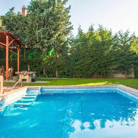 Suburbia - Pool - Hot Tub - Bbq - Parking Budapest