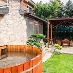 Suburbia - Pool - Hot Tub - Bbq - Parking Βίλα