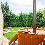 Βίλα Suburbia - Pool - Hot Tub - Bbq - Parking Βουδαπέστη