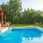 Suburbia - Pool - Hot Tub - Bbq - Parking Βουδαπέστη