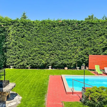 Suburbia - Pool - Hot Tub - Bbq - Parking * Βουδαπέστη