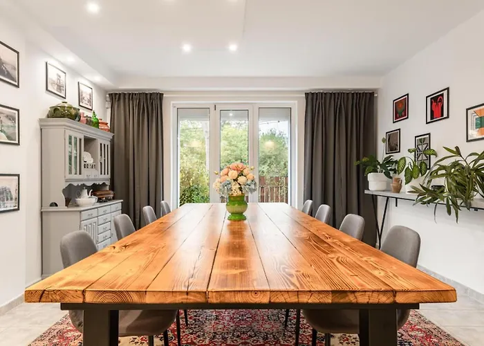 Suburbia - Pool - Hot Tub - Bbq - Parking Villa