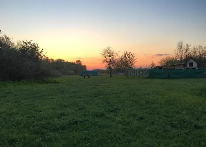 Suburbia - Pool - Hot Tub - Bbq - Parking Budapest